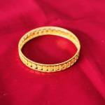 Gold plated filigree heart design bangle for women