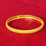 Gold plated textured classic bangle for women
